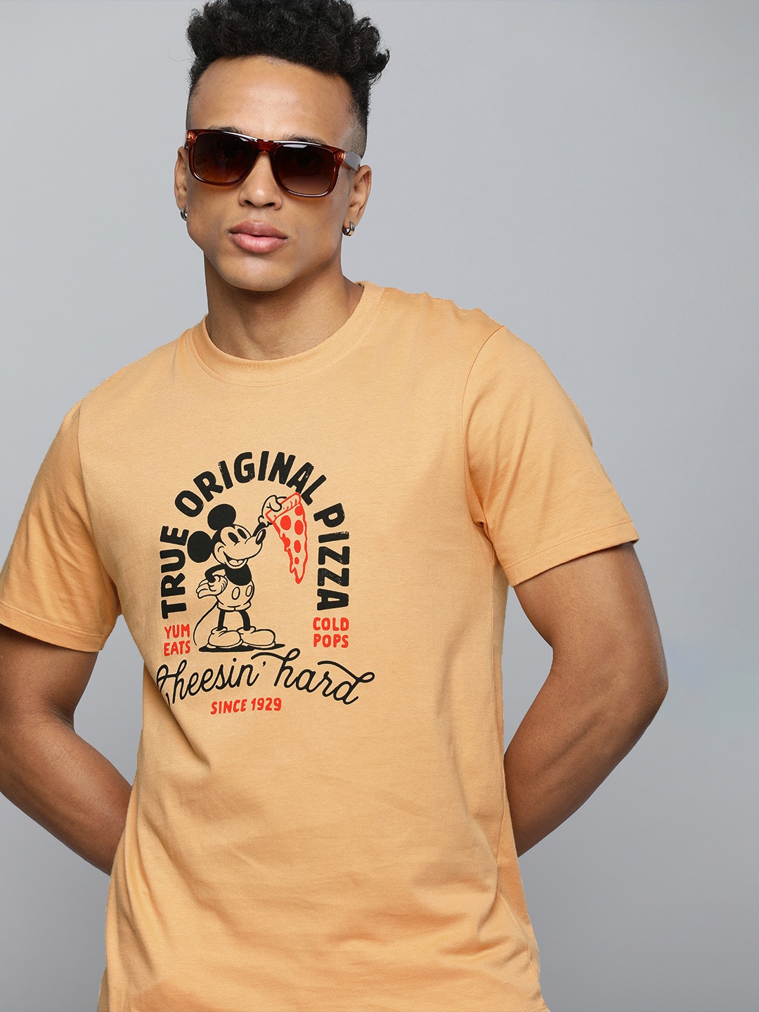 

Kook N Keech Disney Men Beige & Black Mickey Mouse Printed T-shirt
