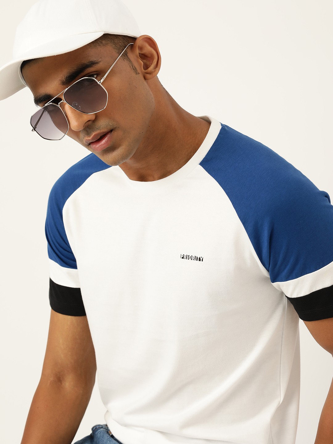 

Kook N Keech Men White & Blue Colourblocked Pure Cotton T-shirt