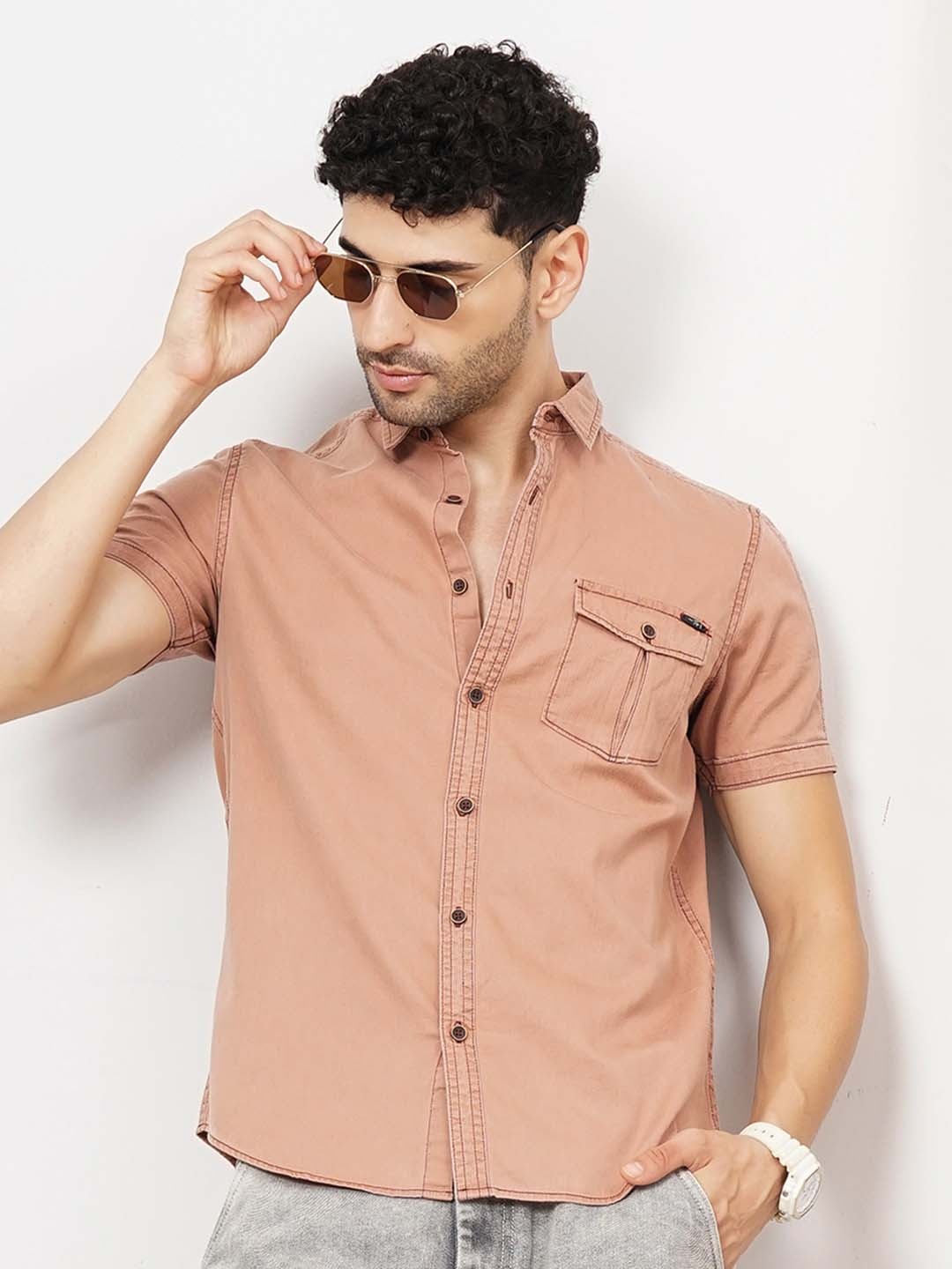 

The Indian Garage Co Men Peach-Coloured Solid Cotton Chambray Casual Shirt