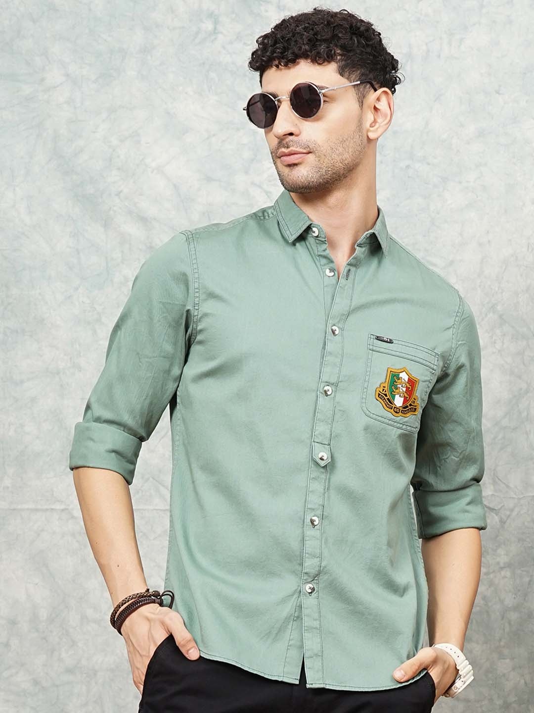 

The Indian Garage Co Men Green Regular Fit Opaque Solid Casual Shirt