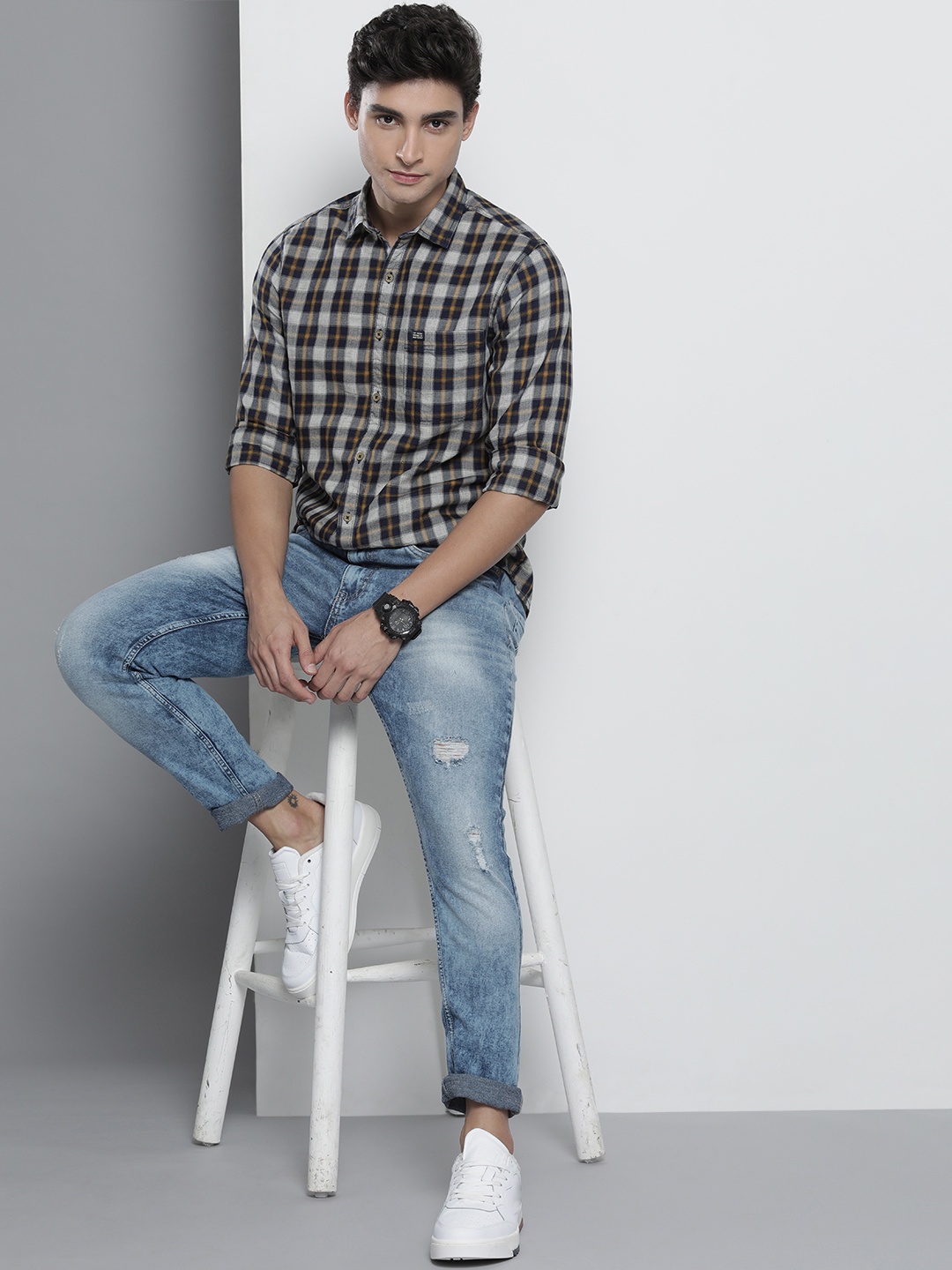 

The Indian Garage Co Men Navy Blue & White Cotton Checked Casual Shirt