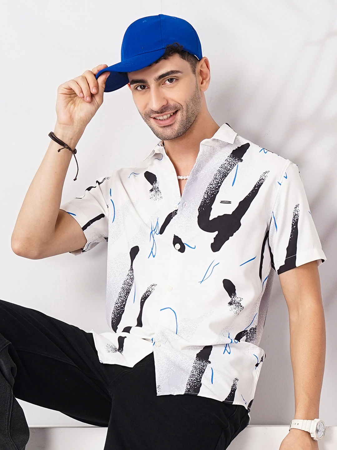 

The Indian Garage Co Men Off-White & Black Printed Casual Shirt