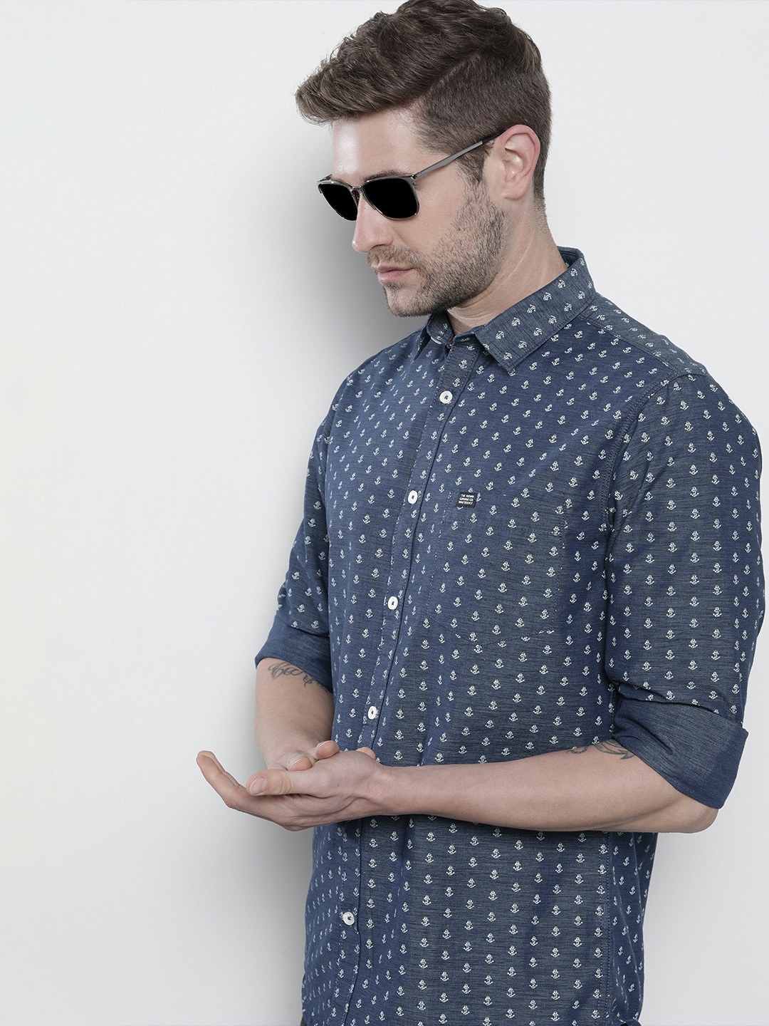 

The Indian Garage Co Men Navy Blue Micro Printed Casual Shirt
