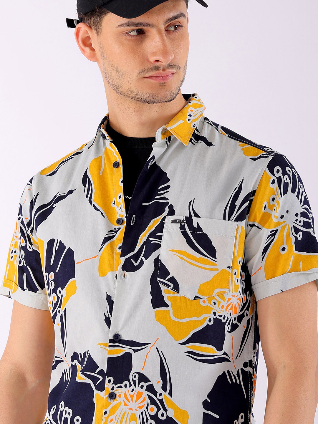 

The Indian Garage Co Men Slim Fit Abstract Printed Resortwear Shirt, White