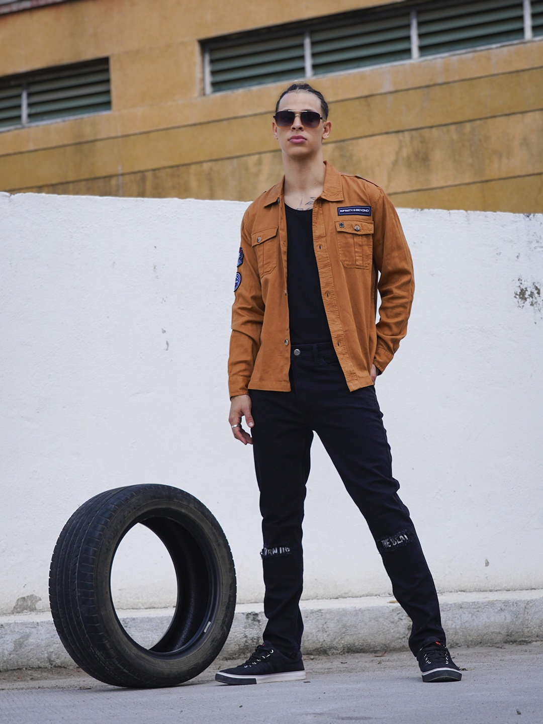 

The Indian Garage Co Men Khaki Solid Slim Fit Casual Shirt