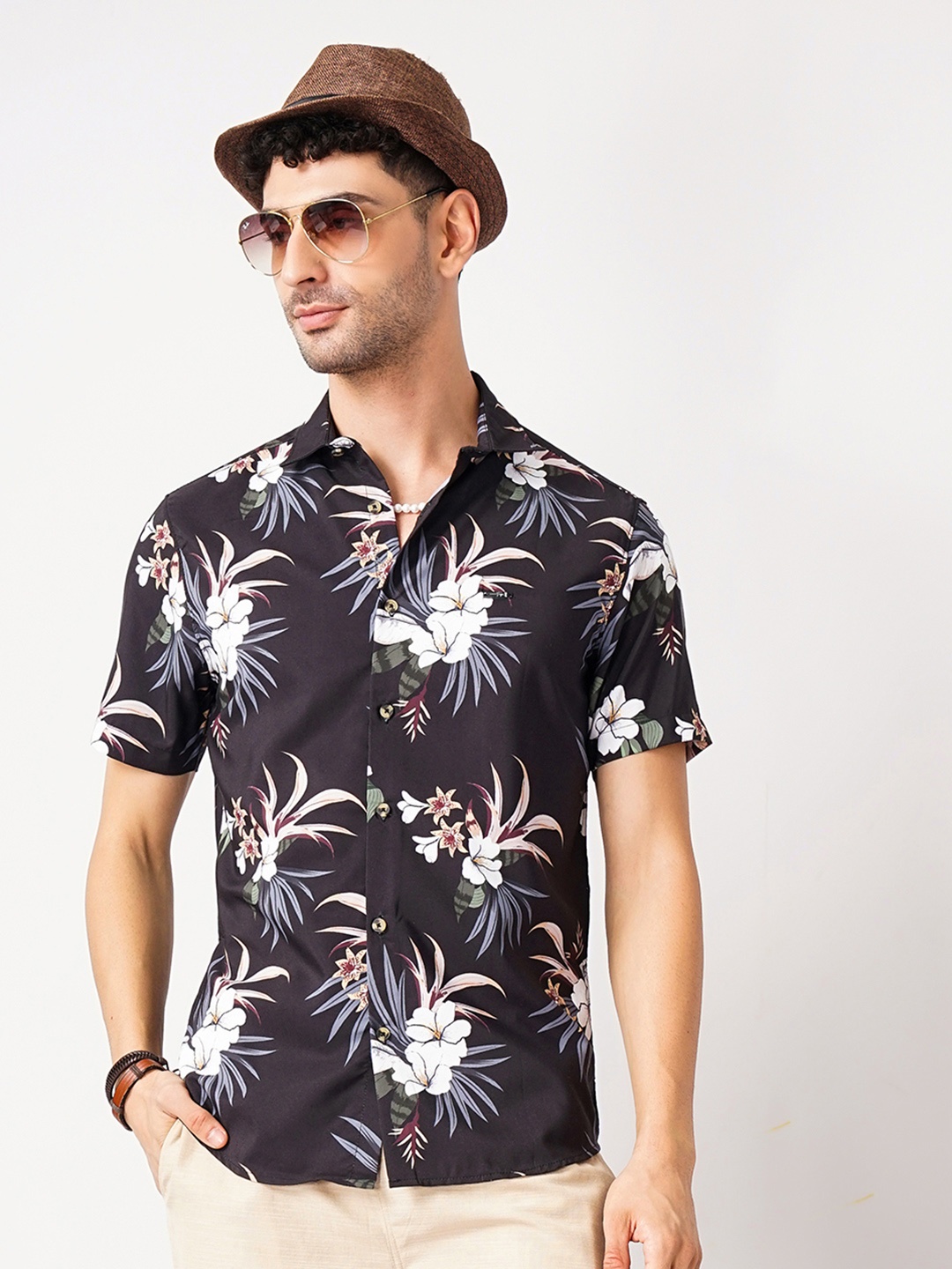 

The Indian Garage Co Men Slim Fit Floral Printed Resortwear Shirt, Black