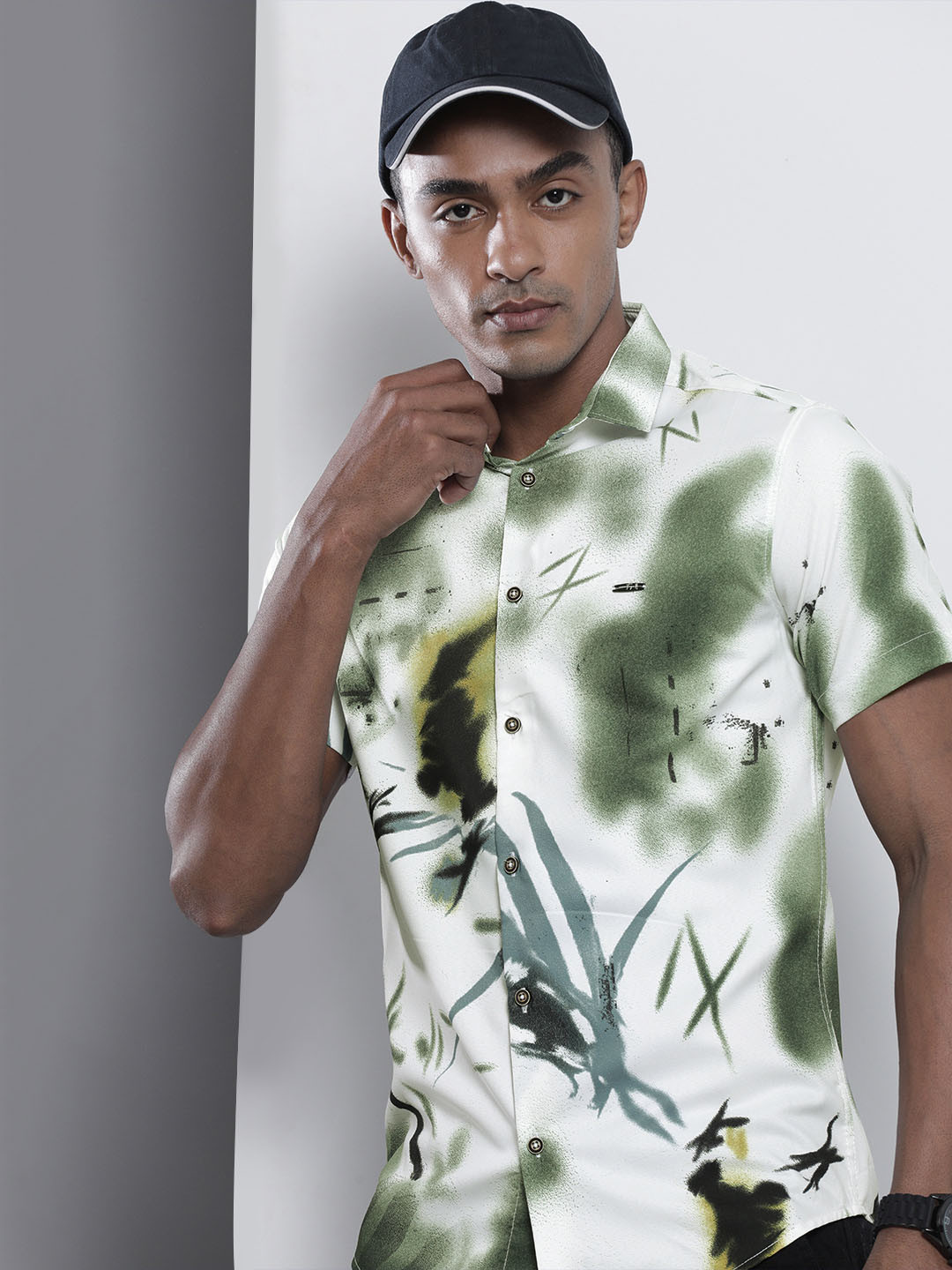 

The Indian Garage Co Men White & Green Printed Casual Shirt