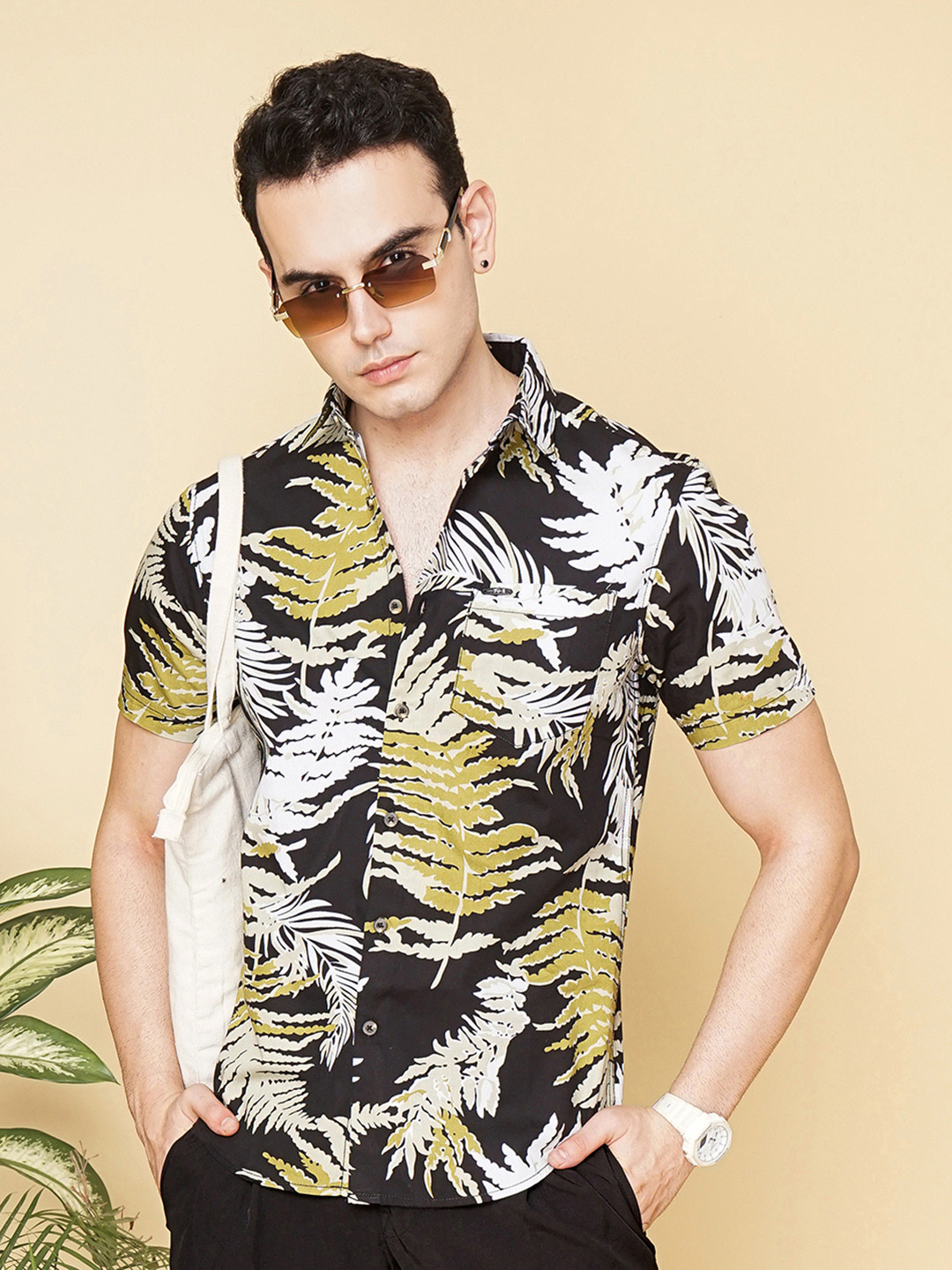 

The Indian Garage Co Men Slim Fit Floral Printed Resortwear Shirt, Black