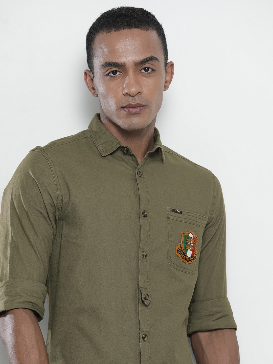 

The Indian Garage Co Men Olive Green Regular Fit Opaque Solid Casual Shirt