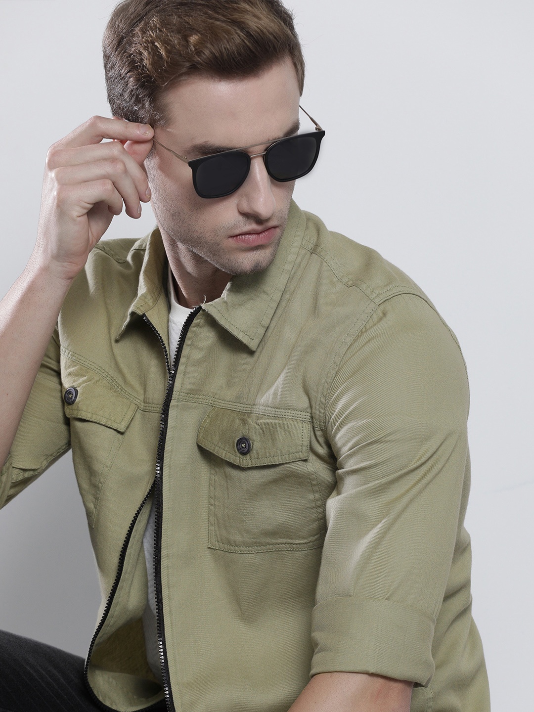 

The Indian Garage Co Men Khaki Solid Slim Fit Casual Shirt