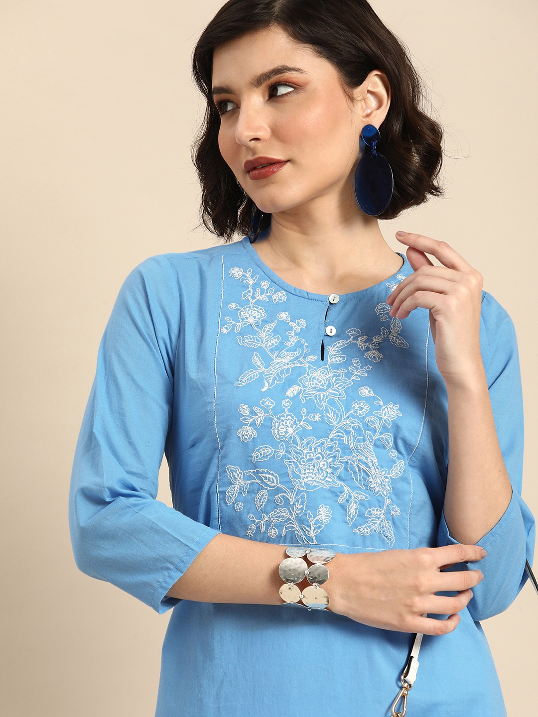 

Anouk Women Blue & White Floral Embroidered Thread Work Pure Cotton Kurta