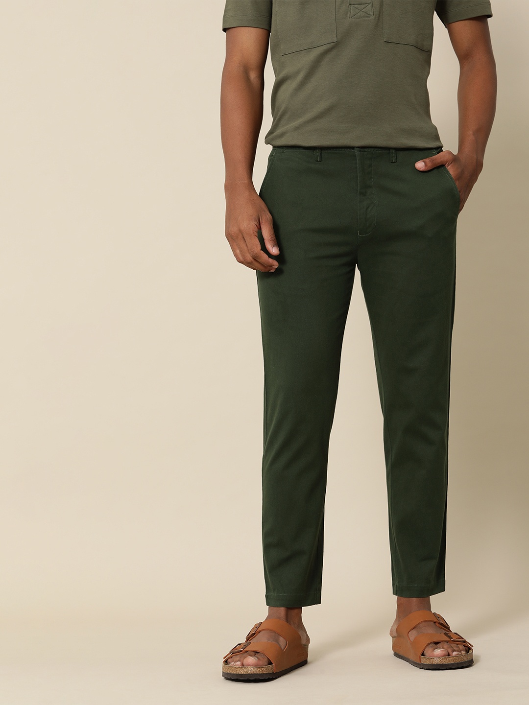 

Mr Bowerbird Men Green Solid Tailored Fit Regular Trousers