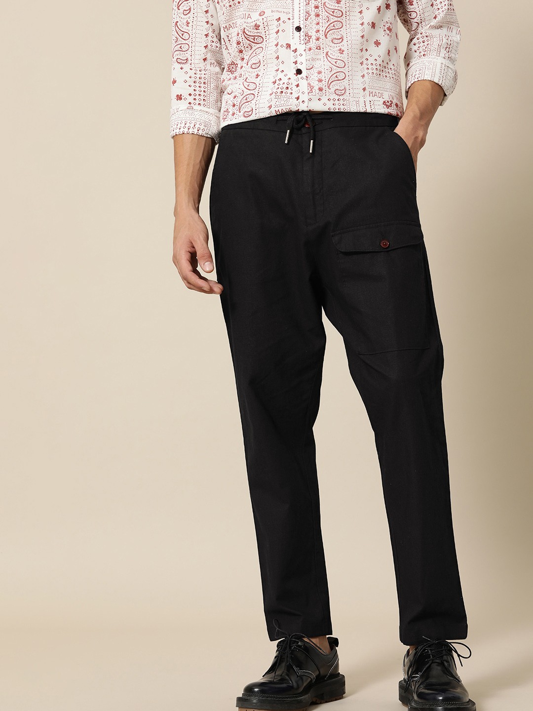 

Mr Bowerbird Men Black Liberal Fit Trousers