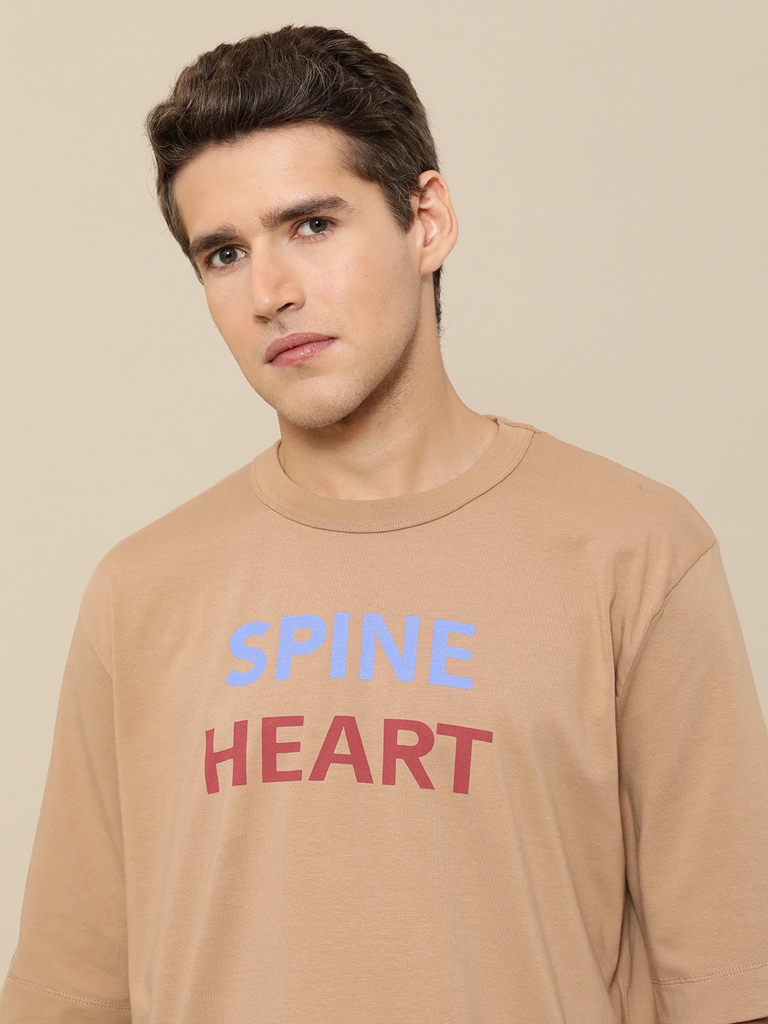 

Mr Bowerbird Men Beige & Blue Typography Printed Drop-Shoulder Sleeves T-shirt