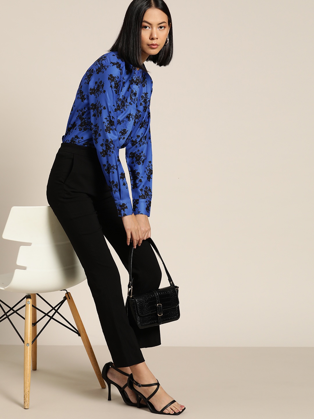 

her by invictus Women Blue Floral Printed Casual Shirt