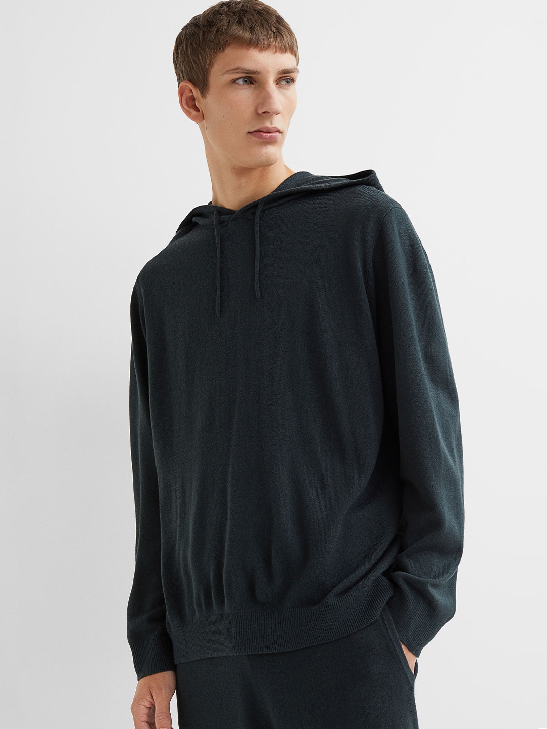 

H&M Men Green Regular Fit Knitted hoodie