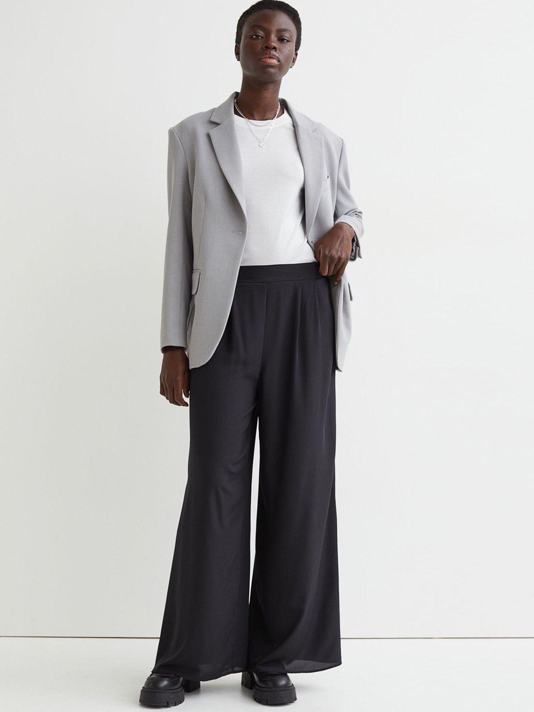 

H&M Women Black Solid Wide Trousers
