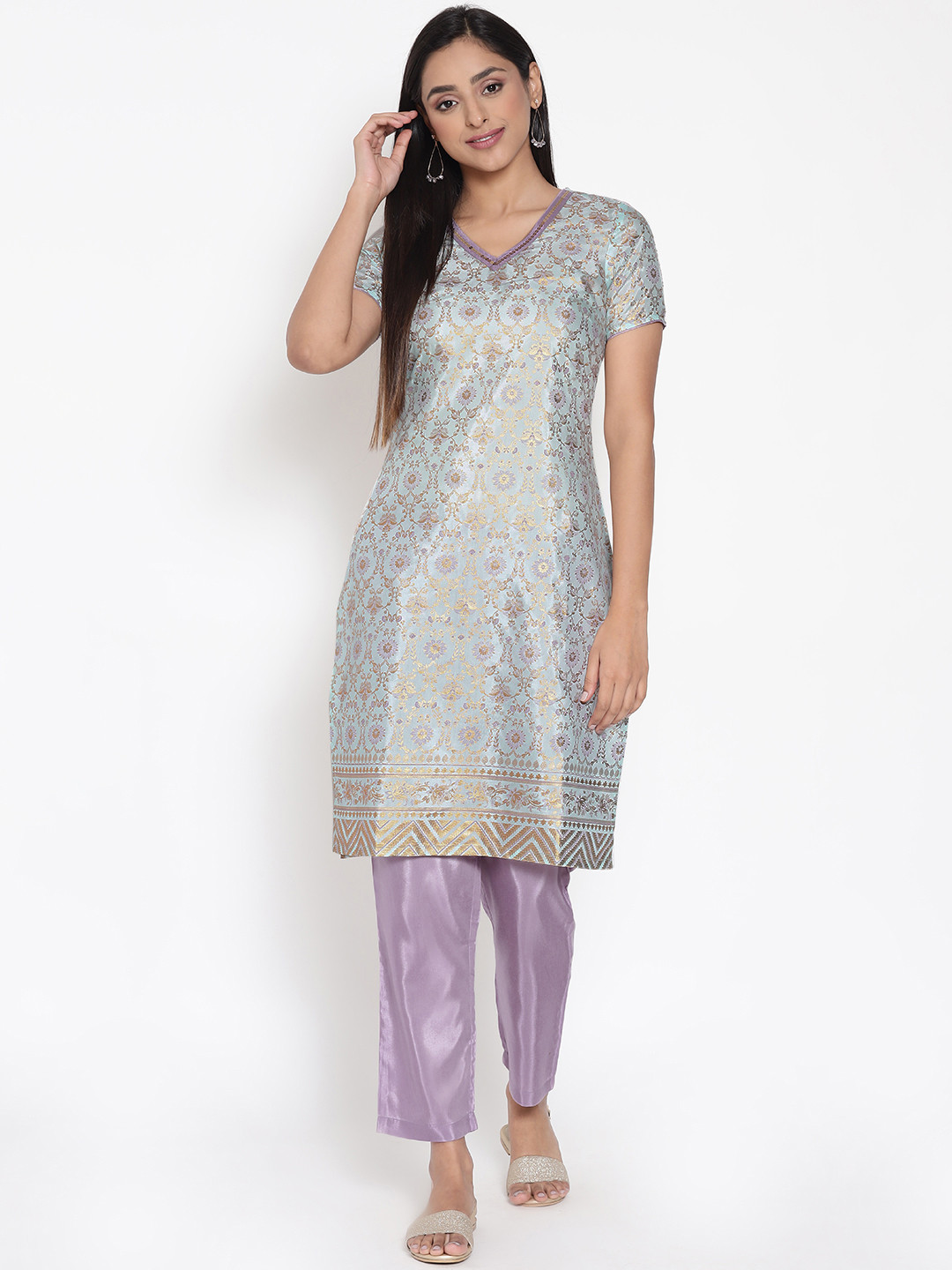 

AURELIA Women Purple & White Floral Printed Regular Kurta with Trousers