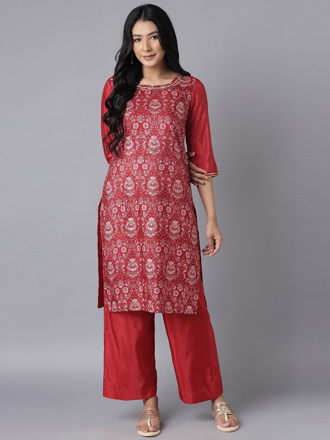 

AURELIA Women Maroon & White Ethnic Motifs Printed Regular Sequinned Kurta with Palazzos