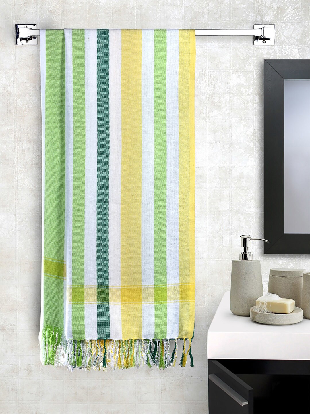 

Arrabi Set Of 2 White & Green Striped 210 GSM Cotton Bath Towels