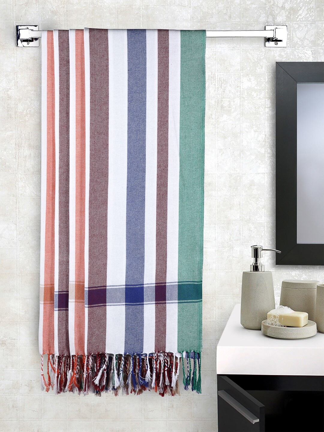 

Arrabi Set Of 4 White & Red Striped 210 GSM Cotton Bath Towels