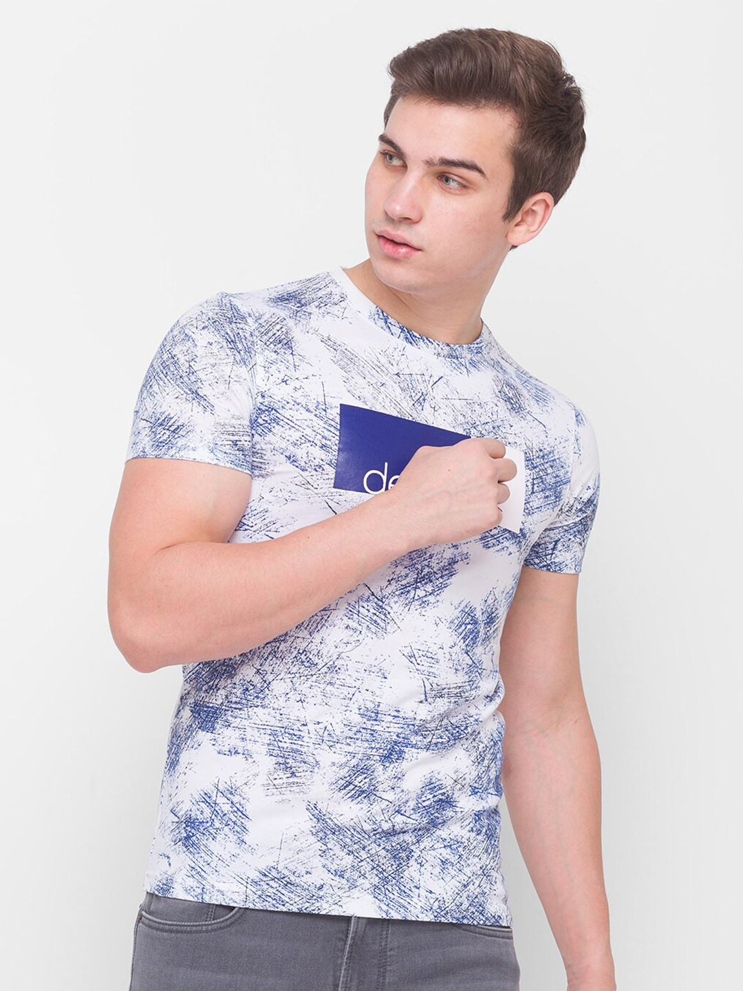 

Globus Men White & Blue Printed Slim Fit T-shirt