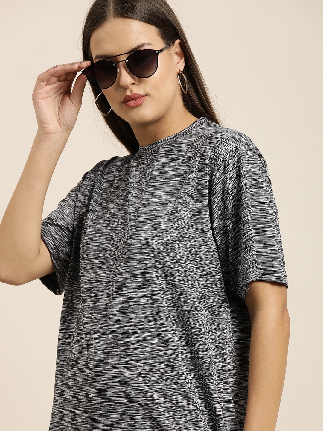

Difference of Opinion Women Black & White Abstract Print Drop-Shoulder Sleeves T-shirt