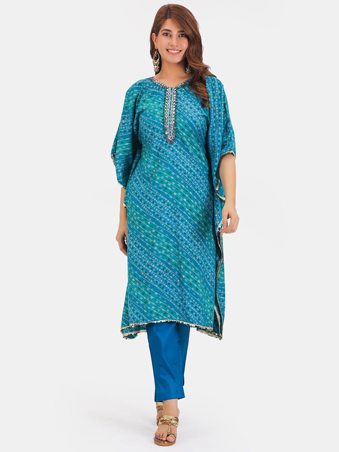

Do Dhaage Women Blue Embroidered Regular Mirror Work Chanderi Silk Kurta with Trousers