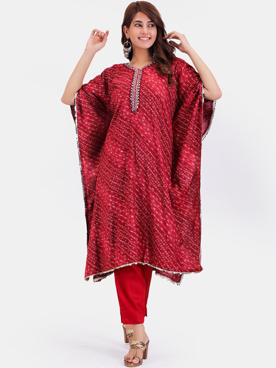 

Do Dhaage Women Magenta & White Bandhani Printed Regular Chanderi Silk Kurta with Trousers
