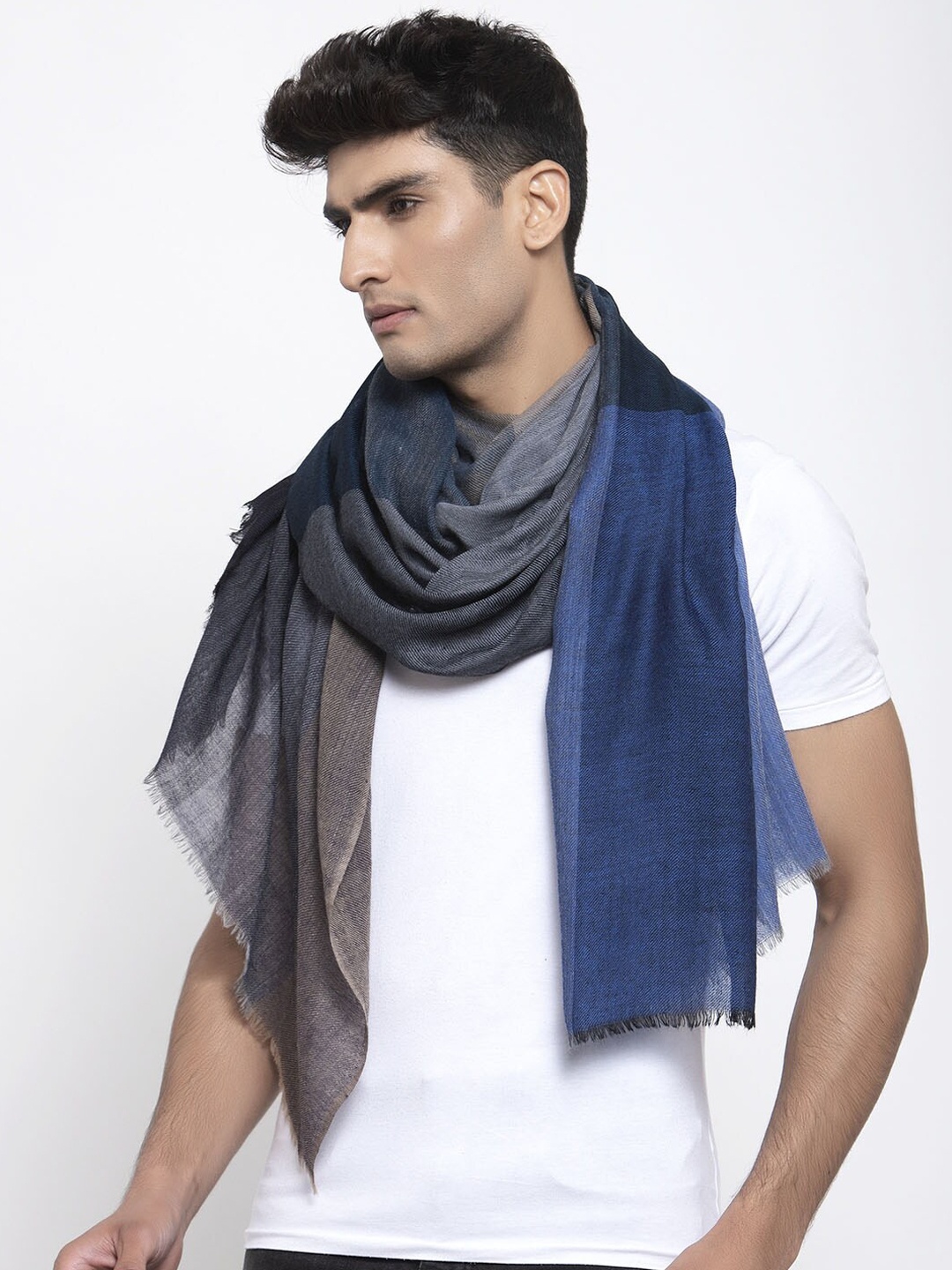 

Calvadoss Men Blue & Grey Checked Woolen Muffler