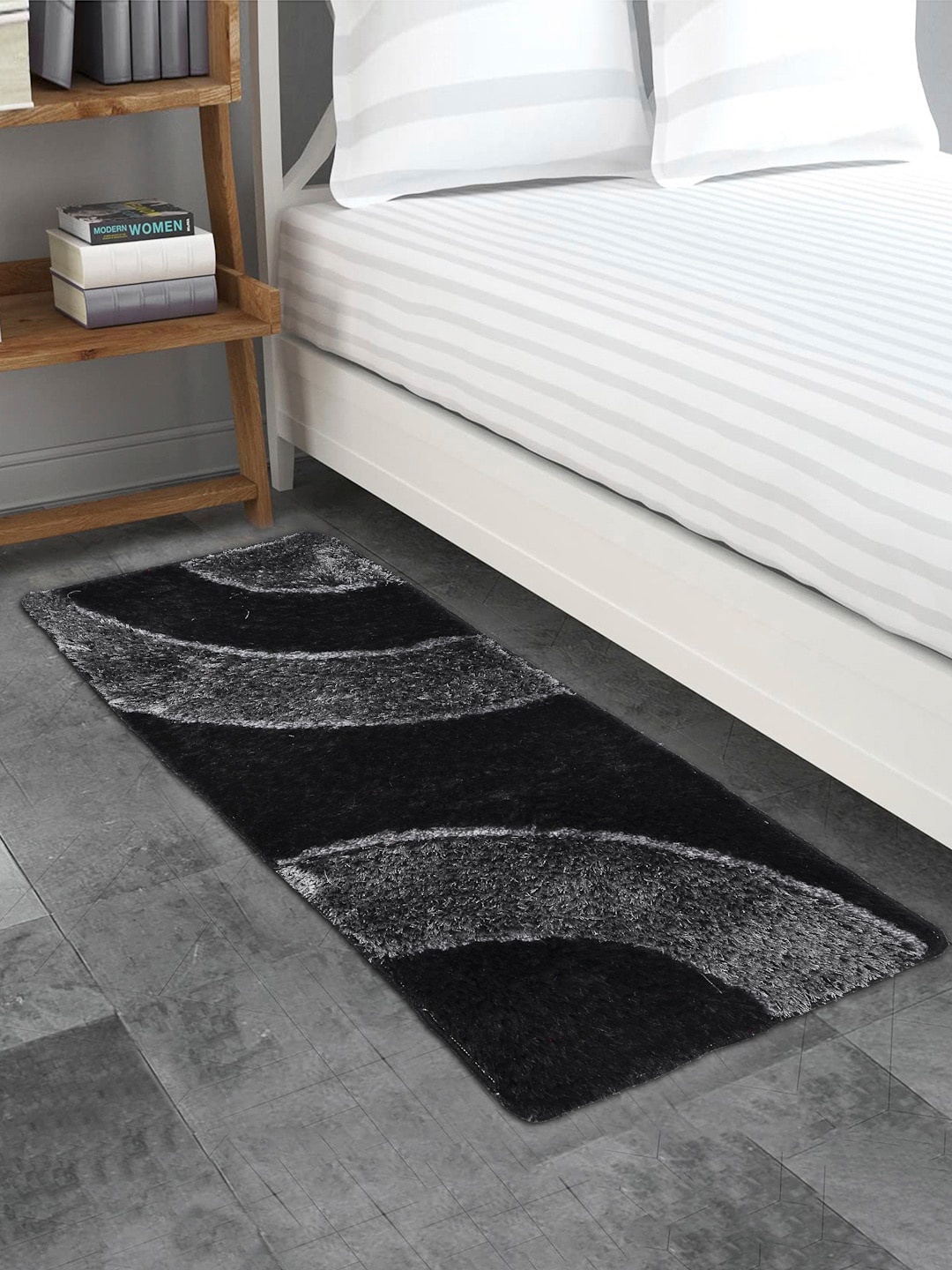 

Arrabi Black & Grey Geometric Bed Runner