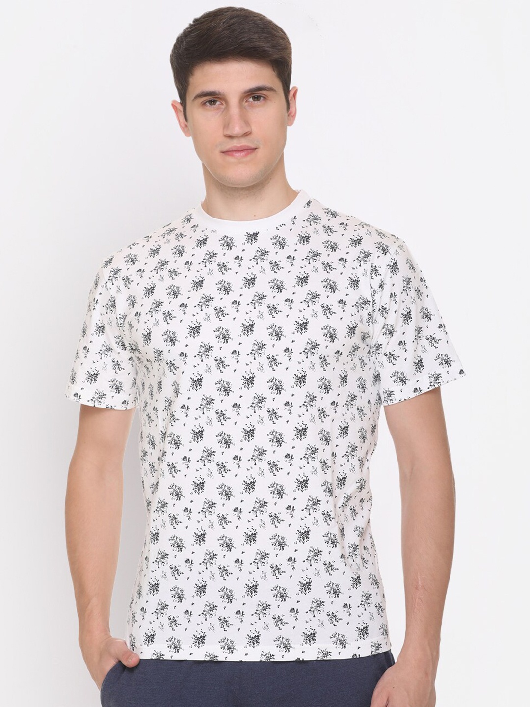

Obaan Men White Printed T-shirt