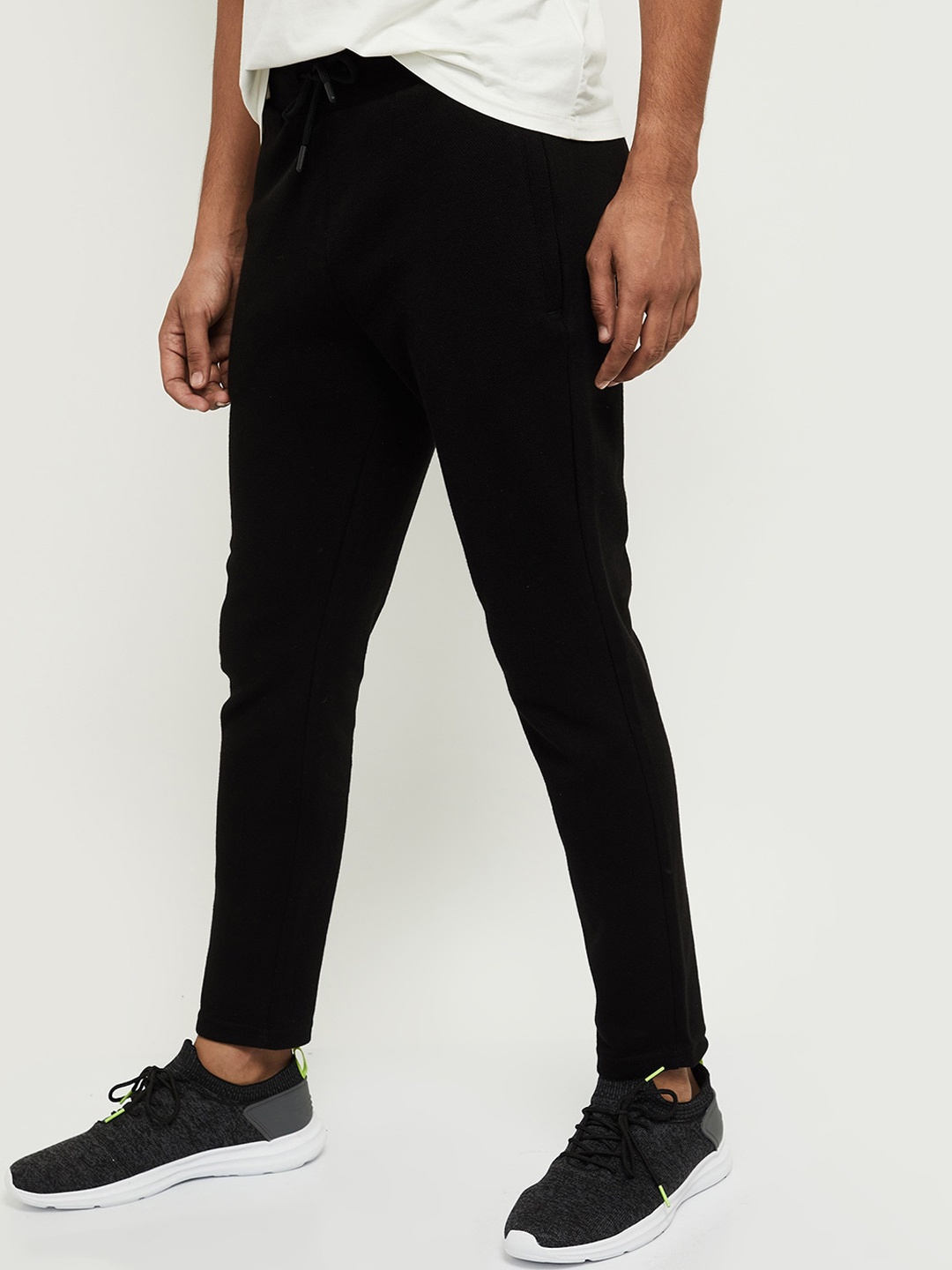 

max Men Black Solid Track Pants