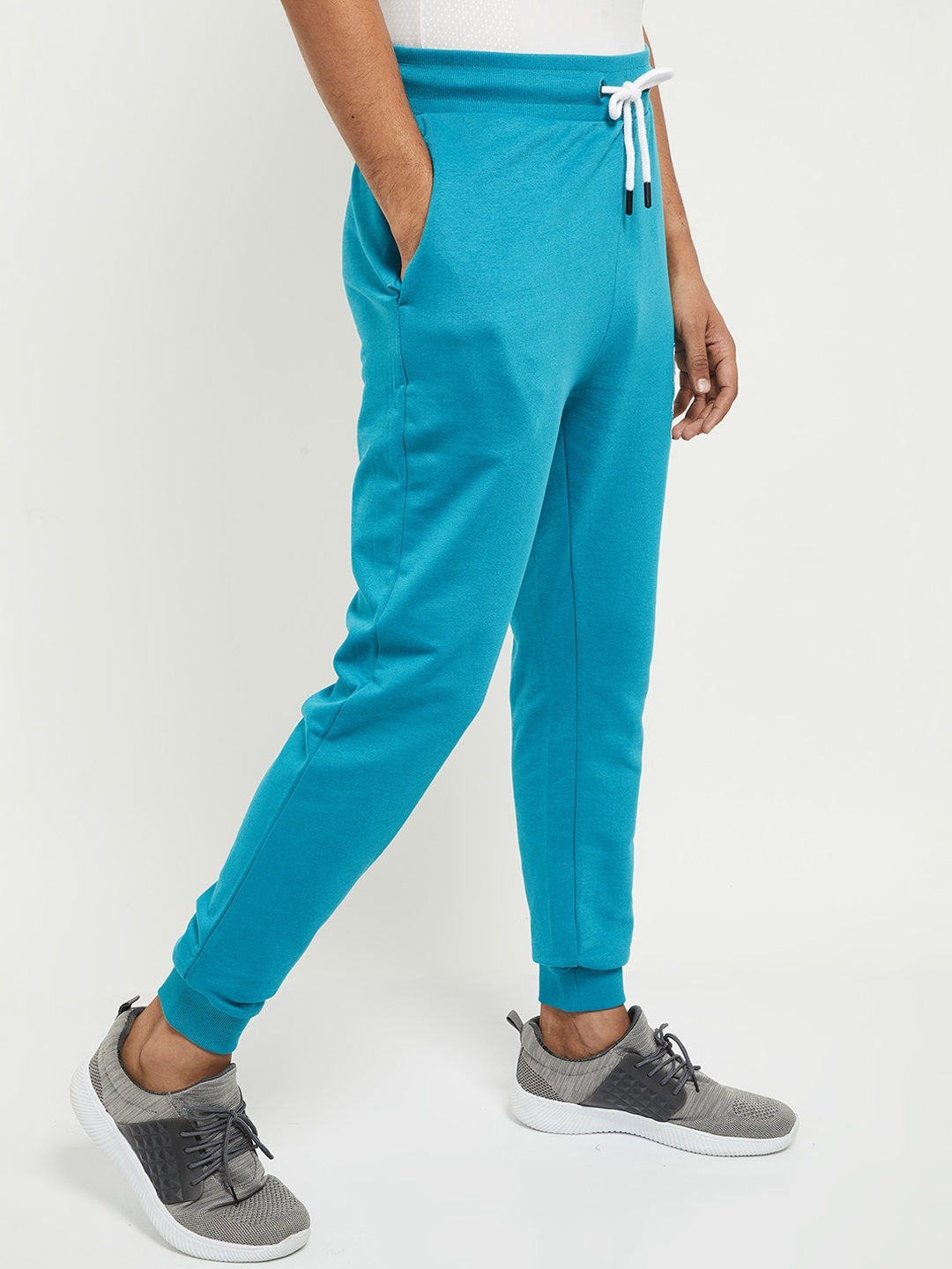 

max Men Blue Solid Joggers