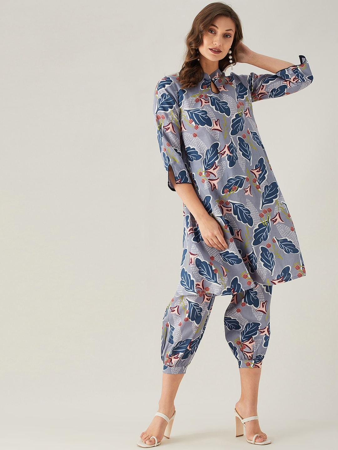 

The Kaftan Company Women Grey Floral Printed Pleated Linen Kurti with Dhoti Pants