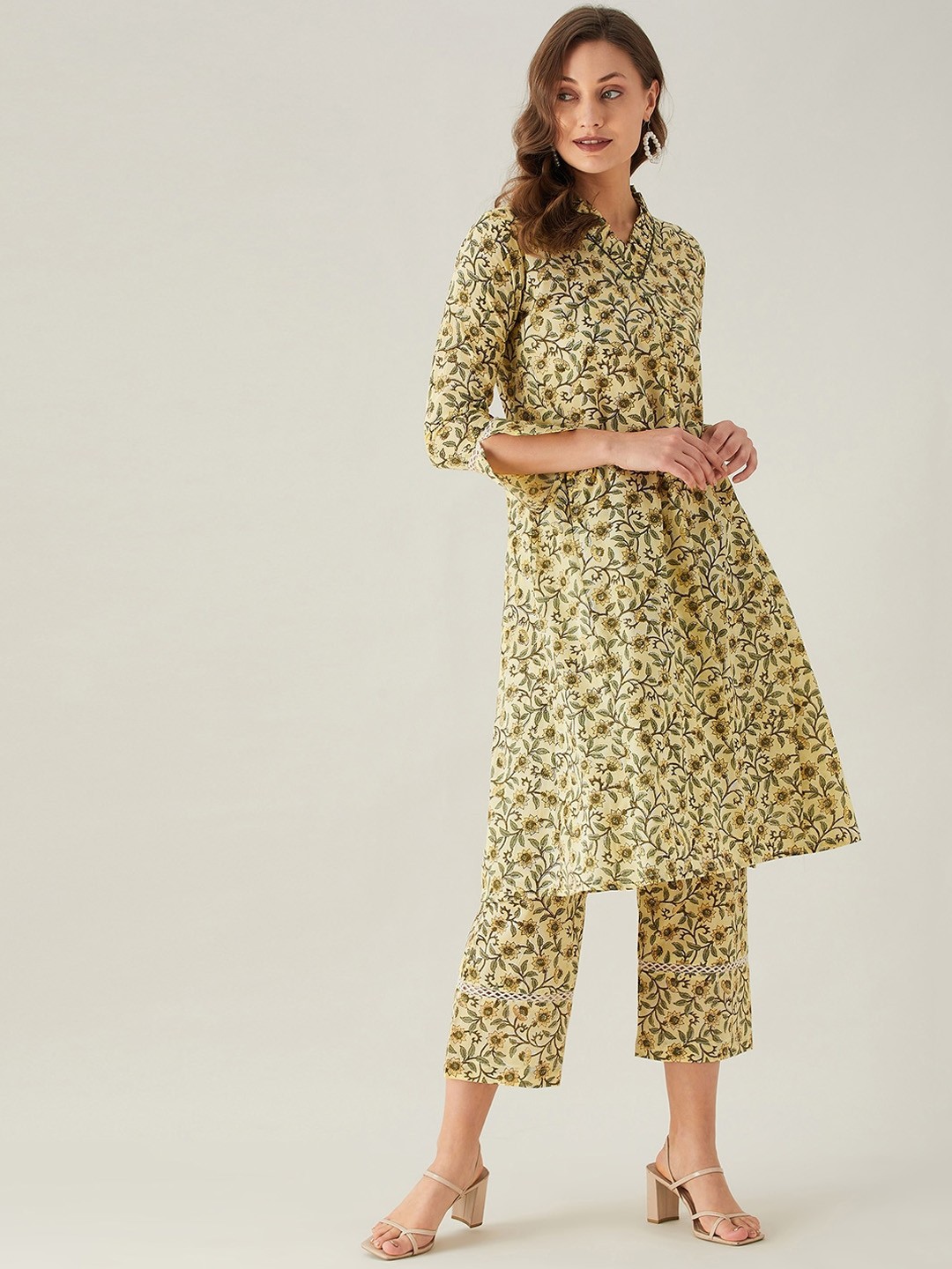 

The Kaftan Company Women Yellow Floral Printed Pleated Pure Cotton Kurta with Trousers