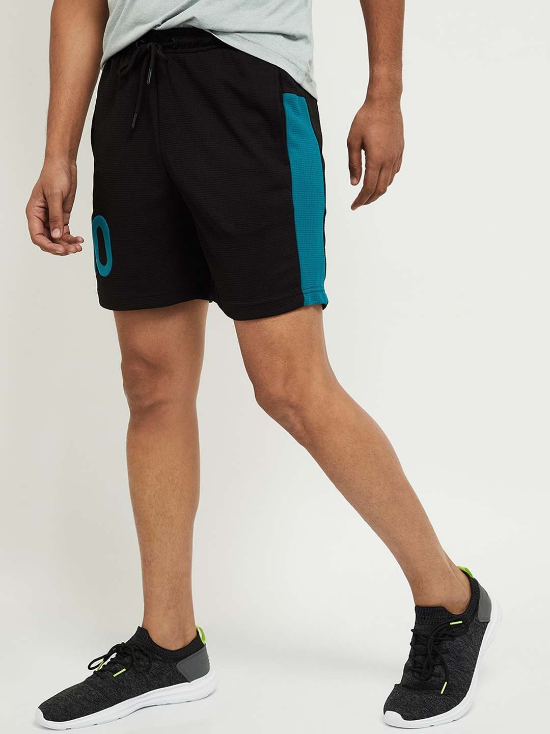 max Men Black Typography Printed Slim Fit Sports Shorts