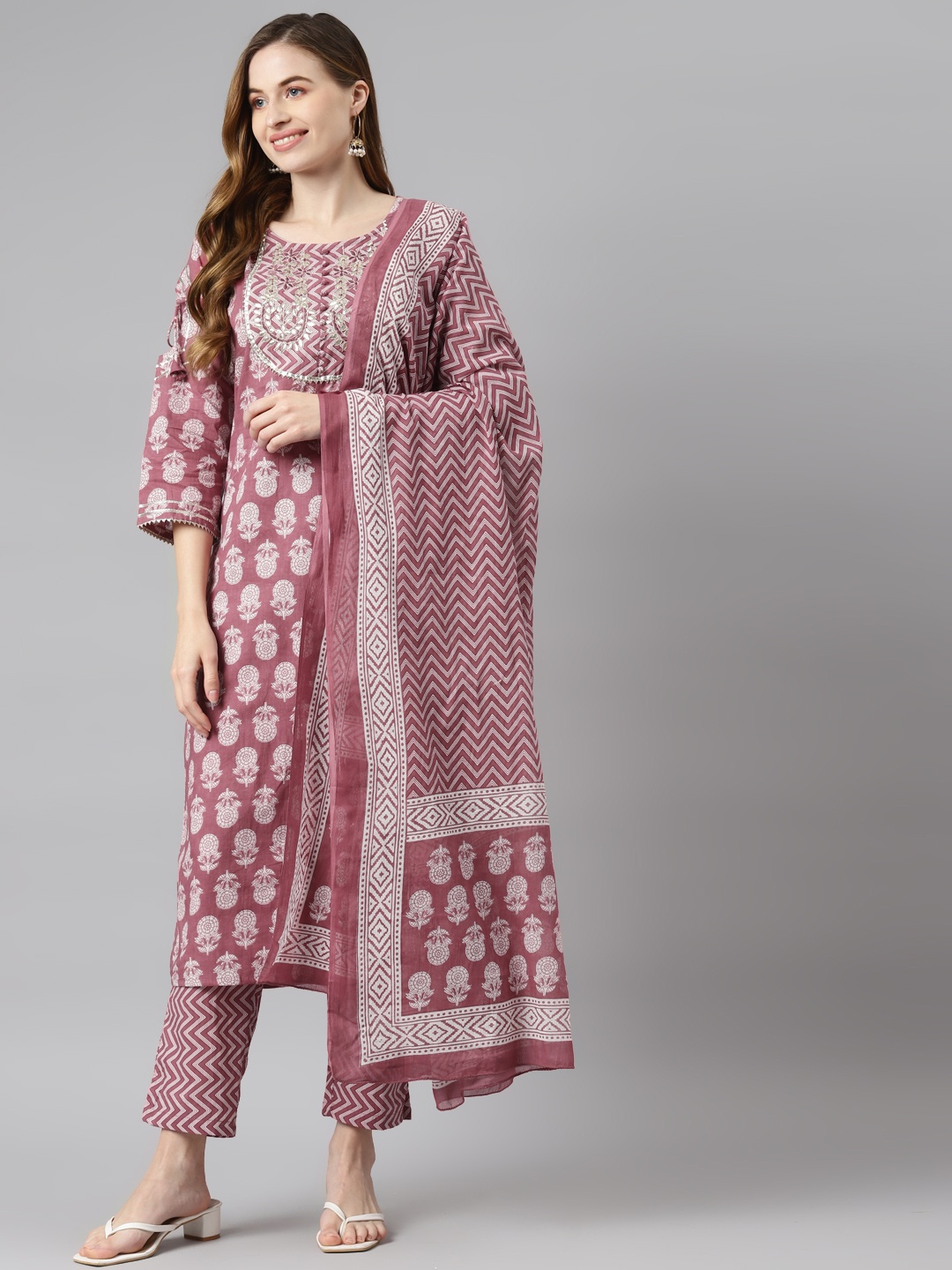 

Readiprint Fashions Women Pink& White Ethnic Printed Cotton Kurta with Pyjamas & Dupatta