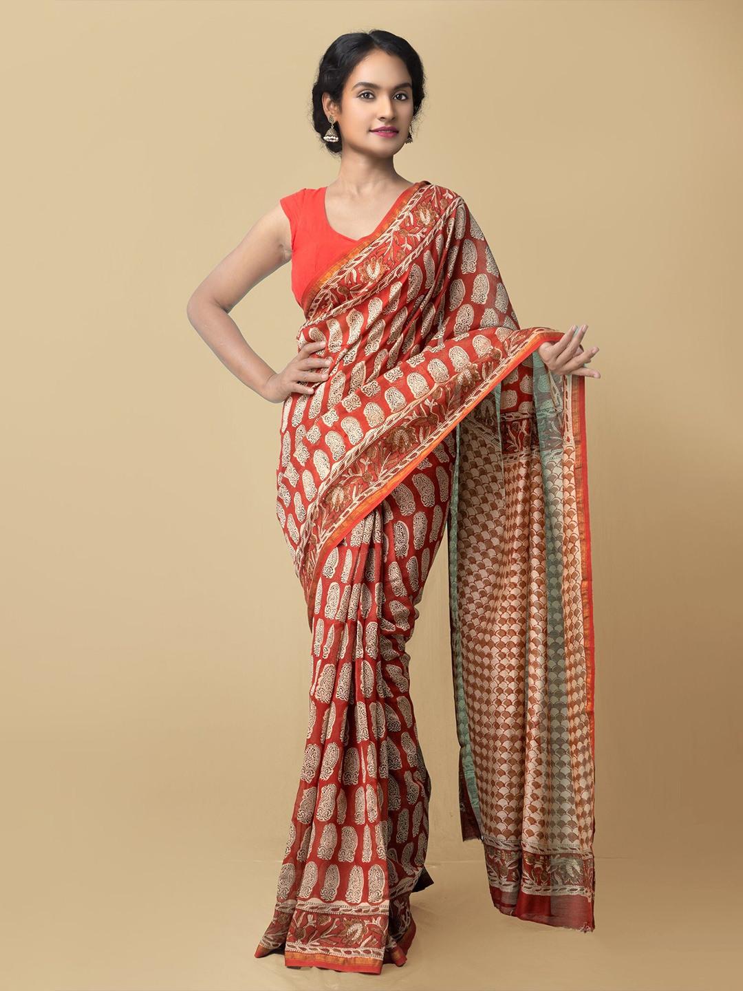 

Unnati Silks Red & Cream-Coloured Ethnic Motifs Zari Silk Cotton Bagru Saree