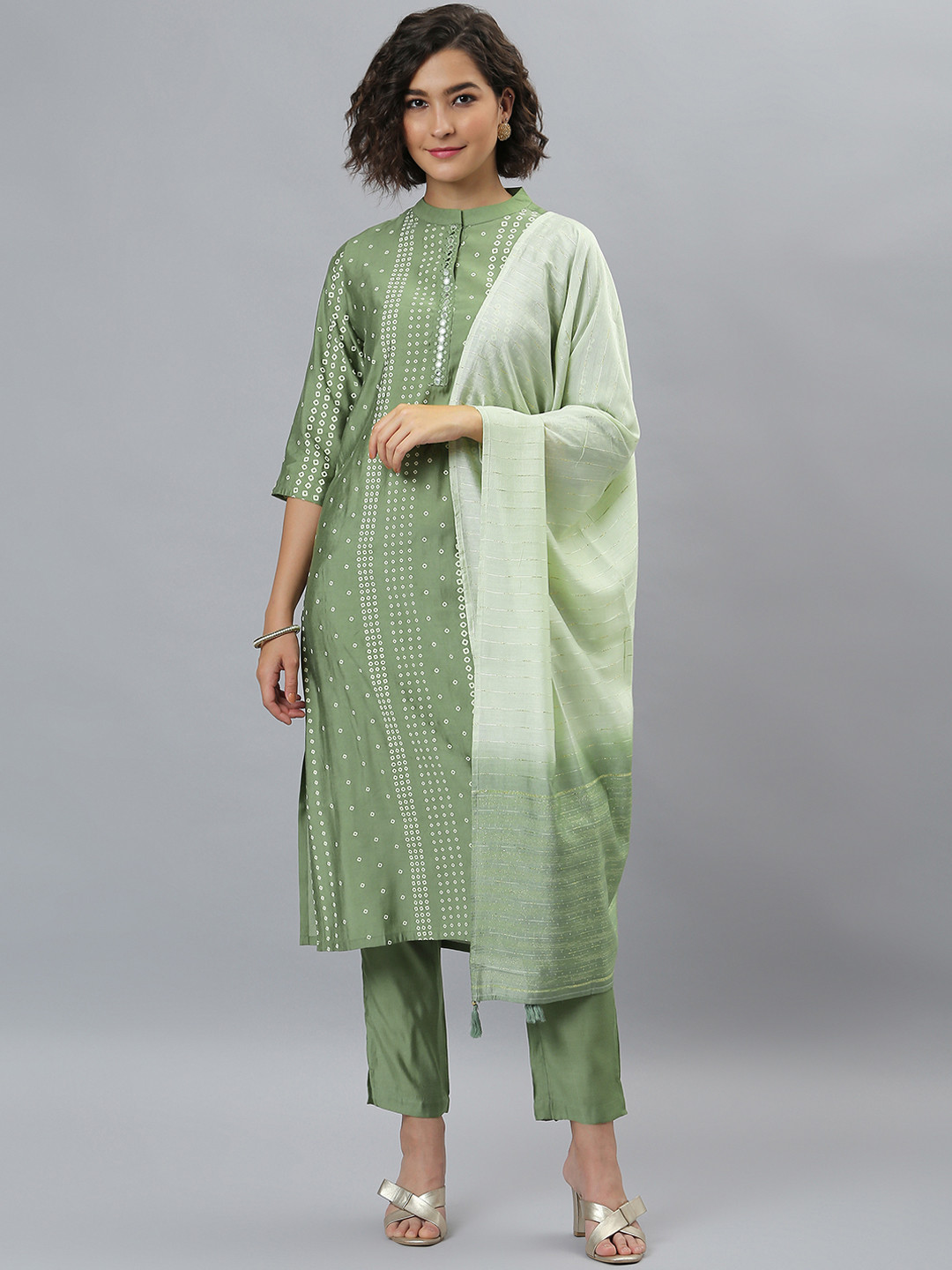 

Janasya Women Green Bandhani Printed Kurta with Trousers & Dupatta