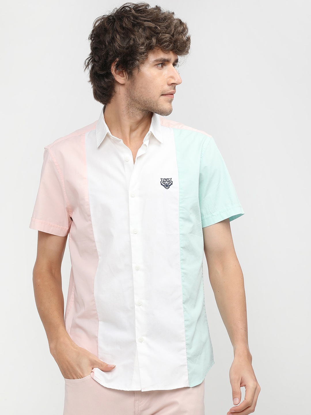 

HIGHLANDER Men Peach-Coloured Slim Fit Colourblocked Casual Shirt