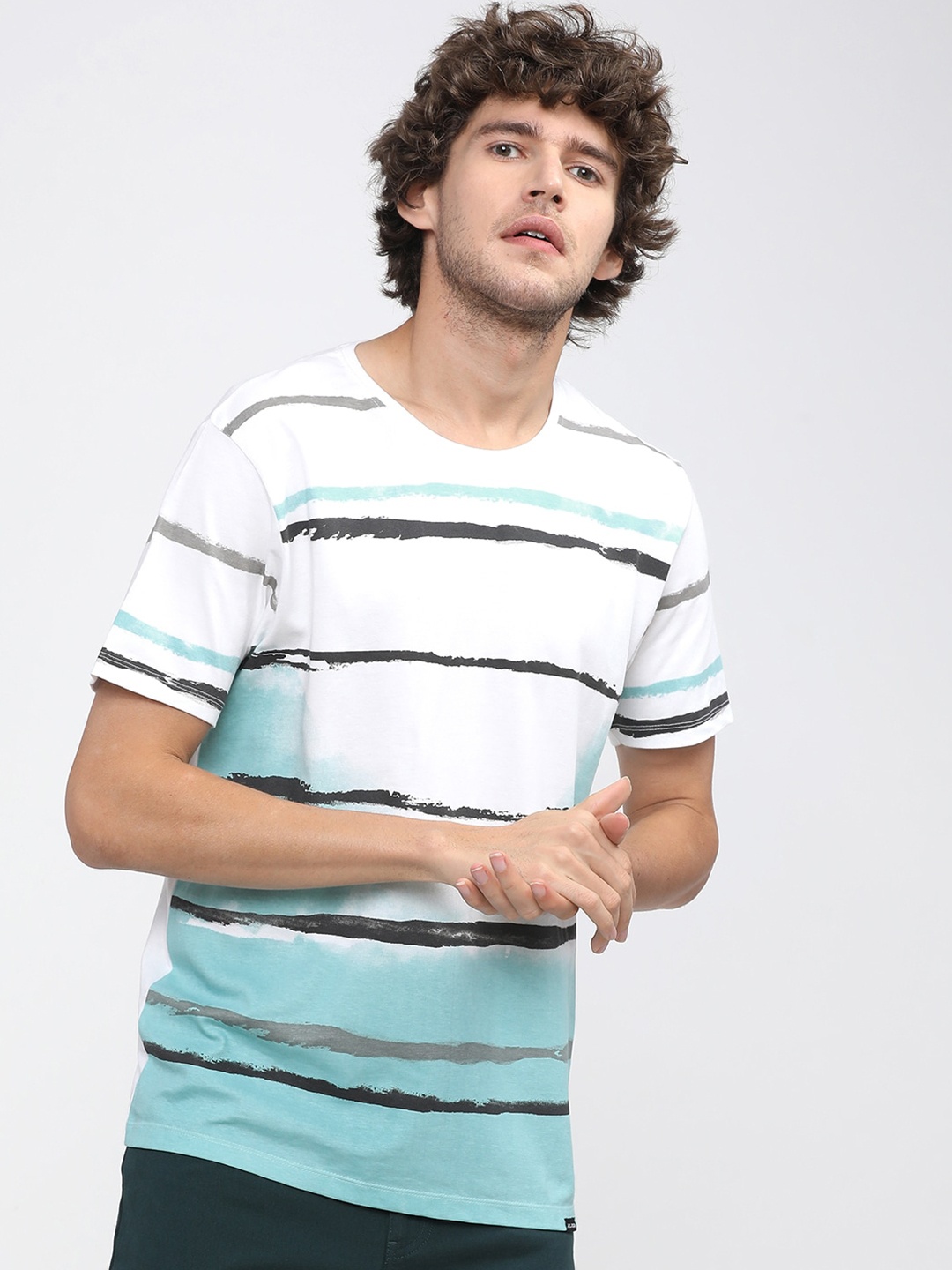 

HIGHLANDER Men White & Blue Striped Slim Fit T-shirt