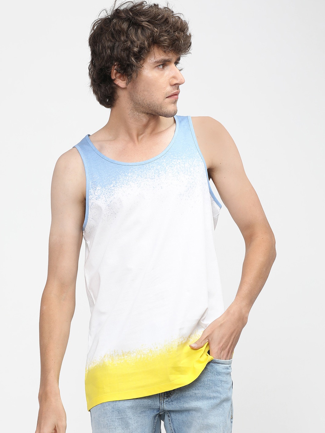 

HIGHLANDER Men Blue & White Colourblocked Scoop Neck Slim Fit T-shirt