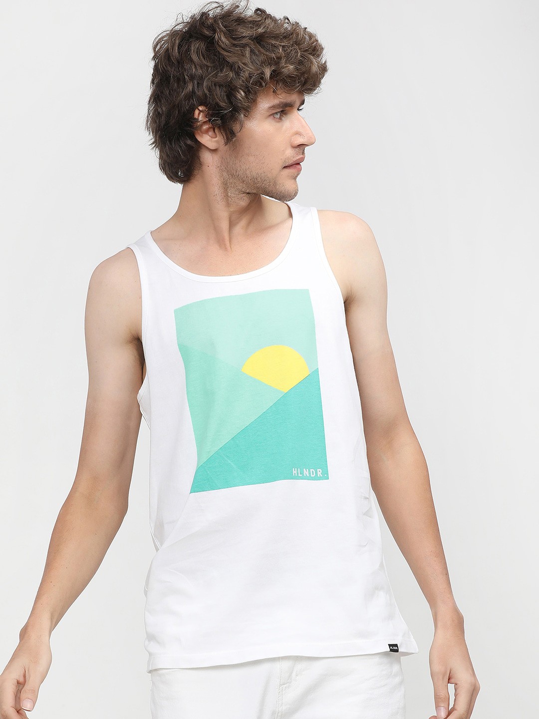 

HIGHLANDER Men White Printed Raw Edge Slim Fit T-shirt