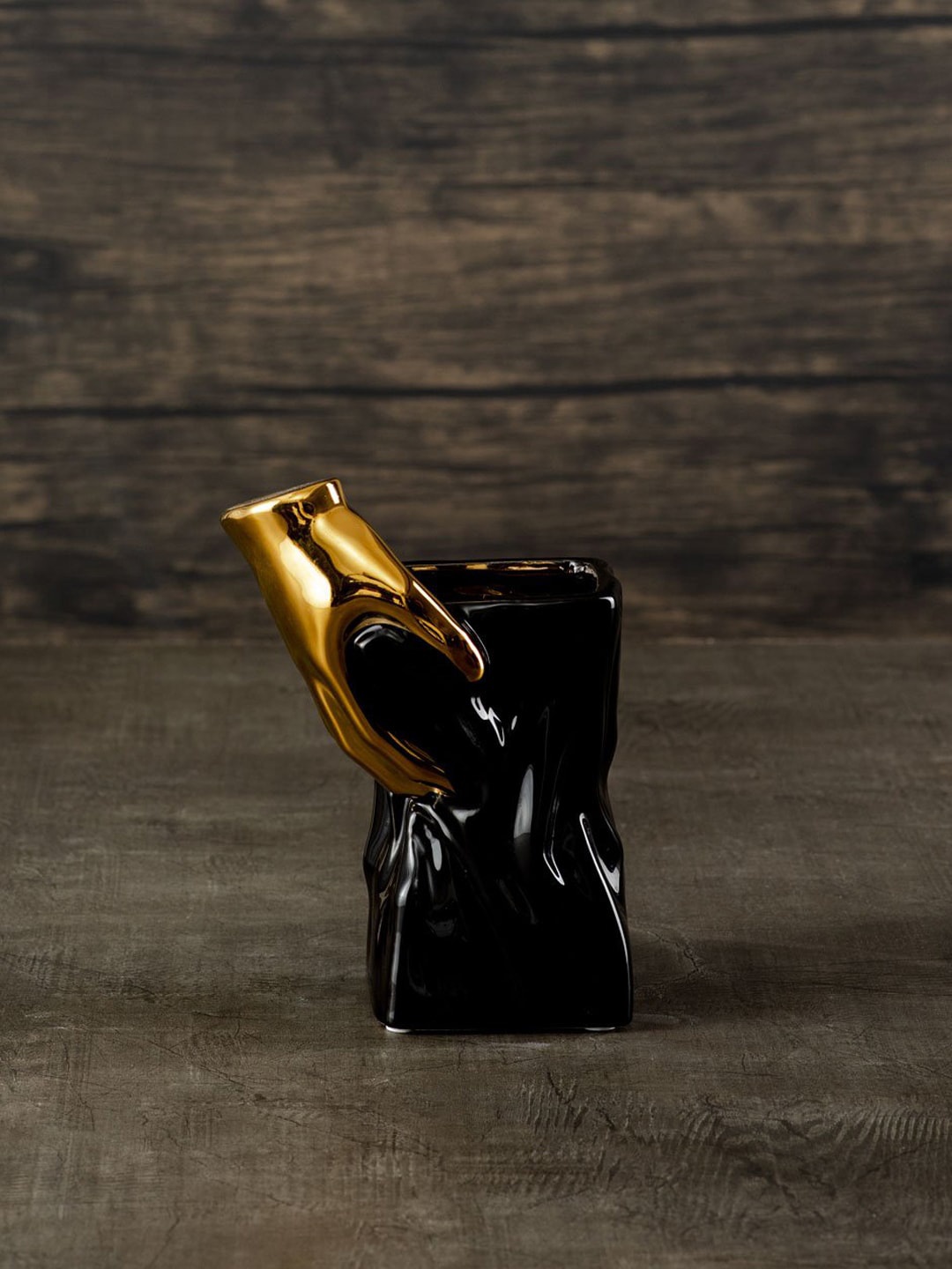 

THEDECORKART Black & Gold-Toned Colourblocked Soothing Hand Vase