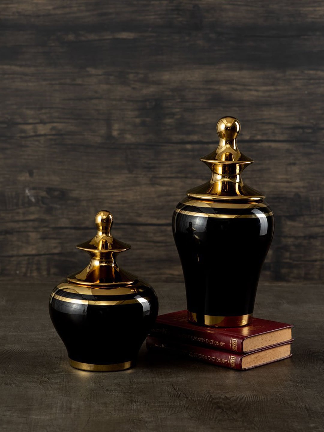 

THEDECORKART Black Lidded Vase