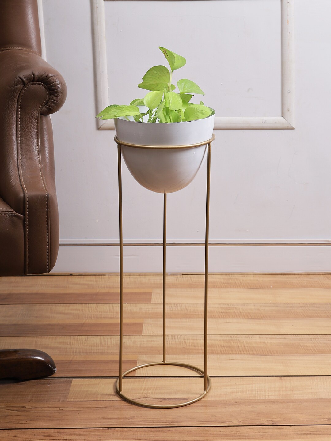 

Aapno Rajasthan White Solid Metal Planter