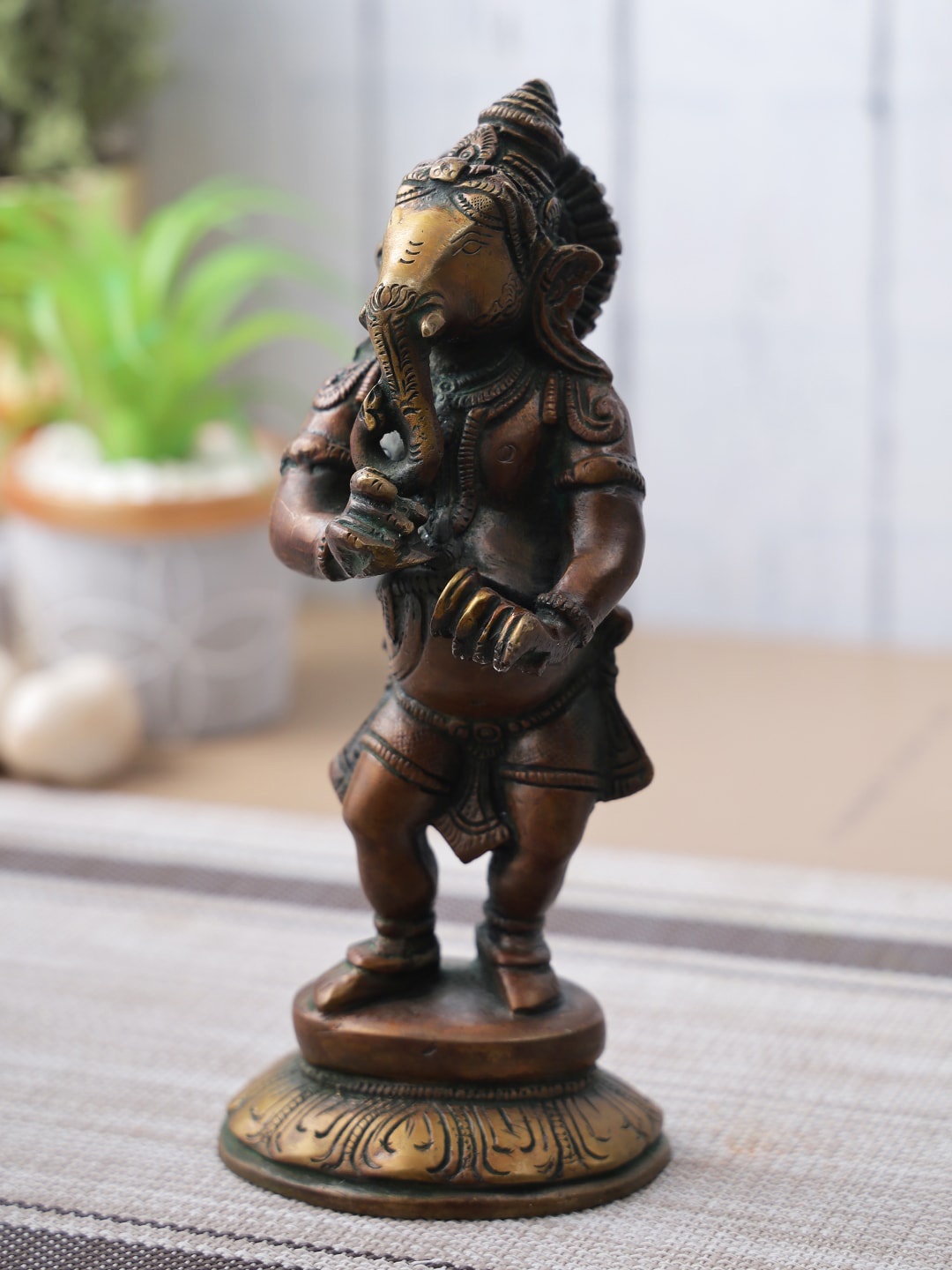 

Aapno Rajasthan Bronze-Toned Musical Lord Ganesha Brass Showpiece