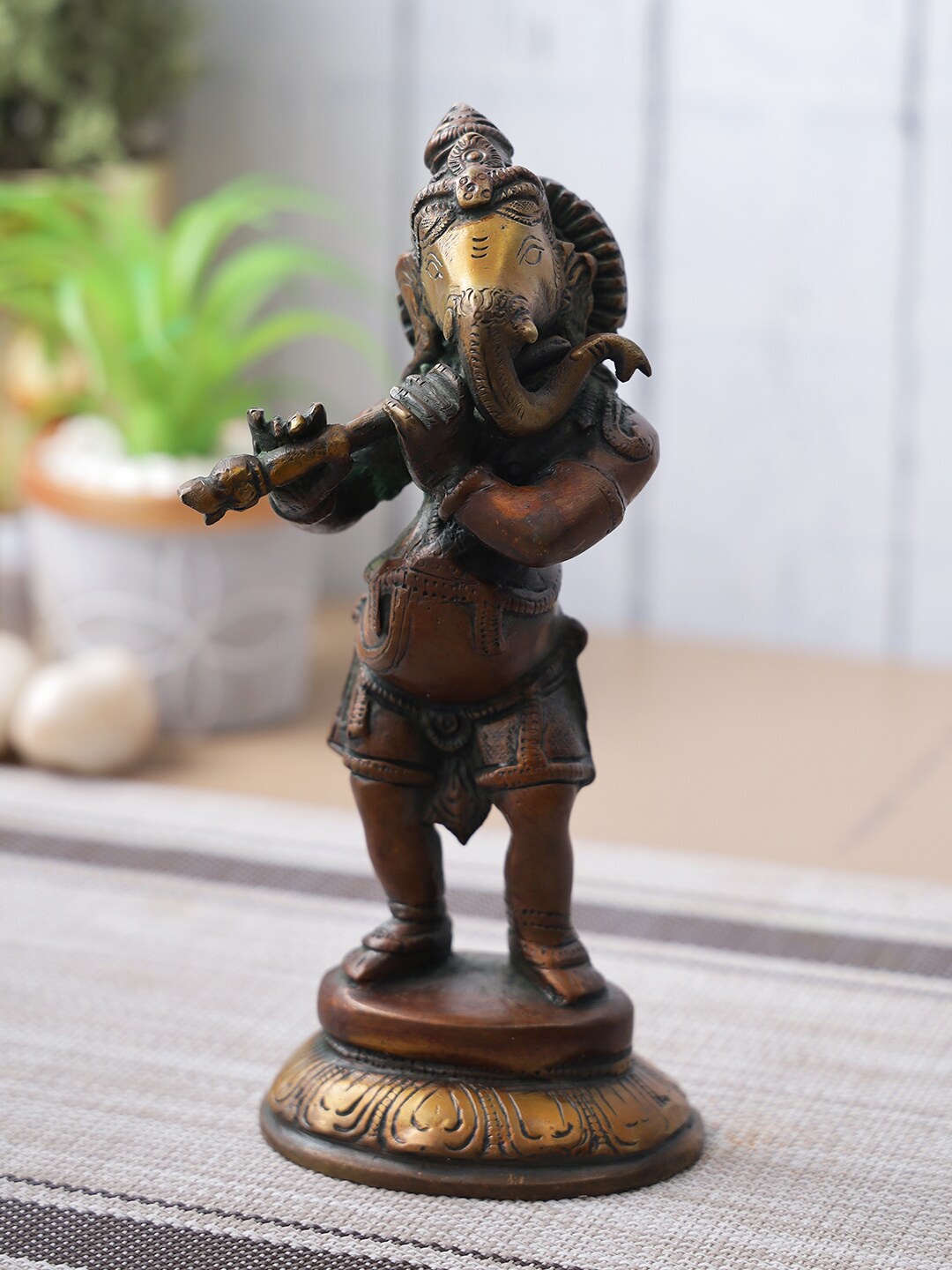 

Aapno Rajasthan Brown & Gold-Toned Brass Musical Lord Ganesha Showpiece