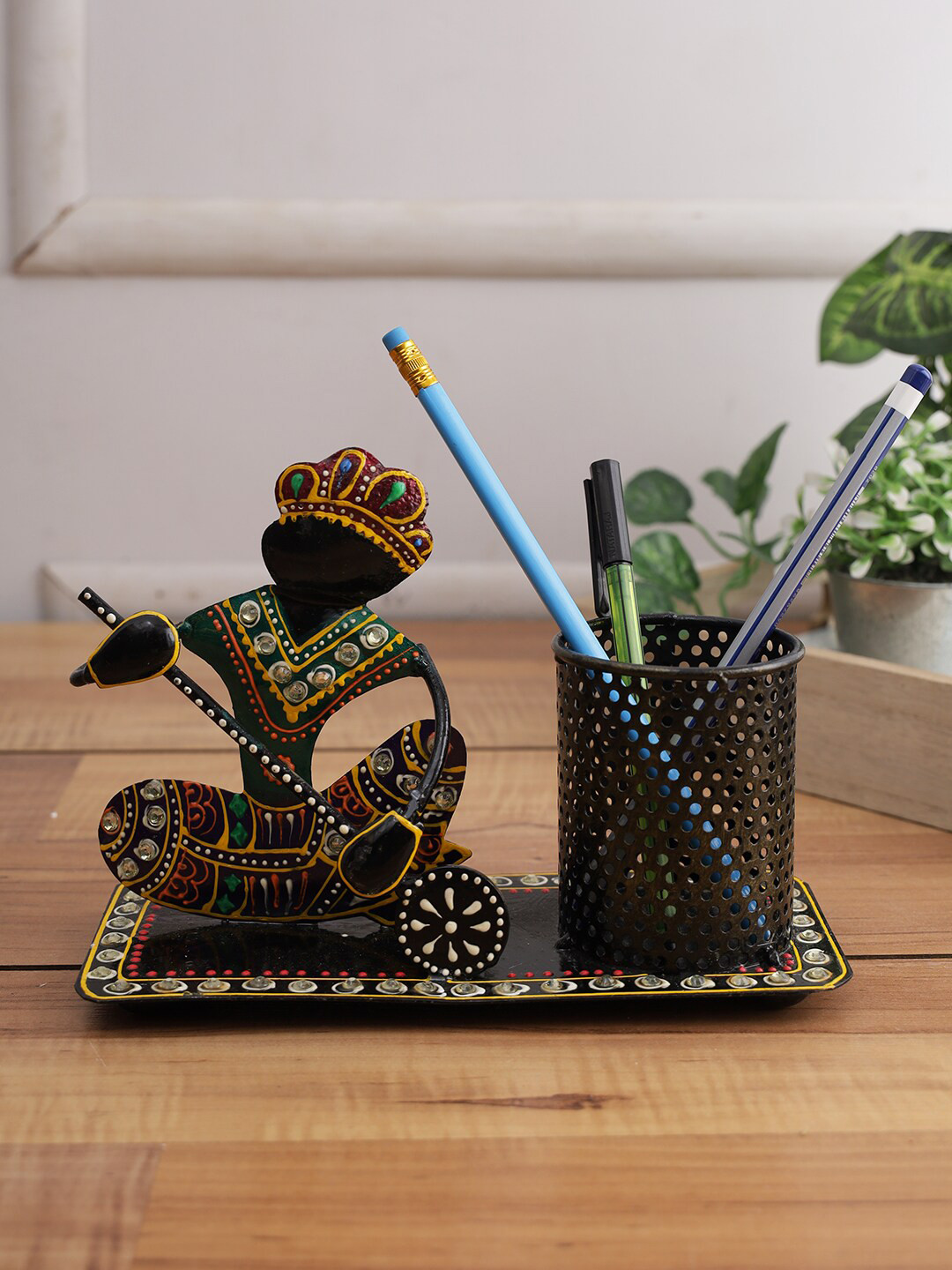 

Aapno Rajasthan Black Krishna Pen Stand